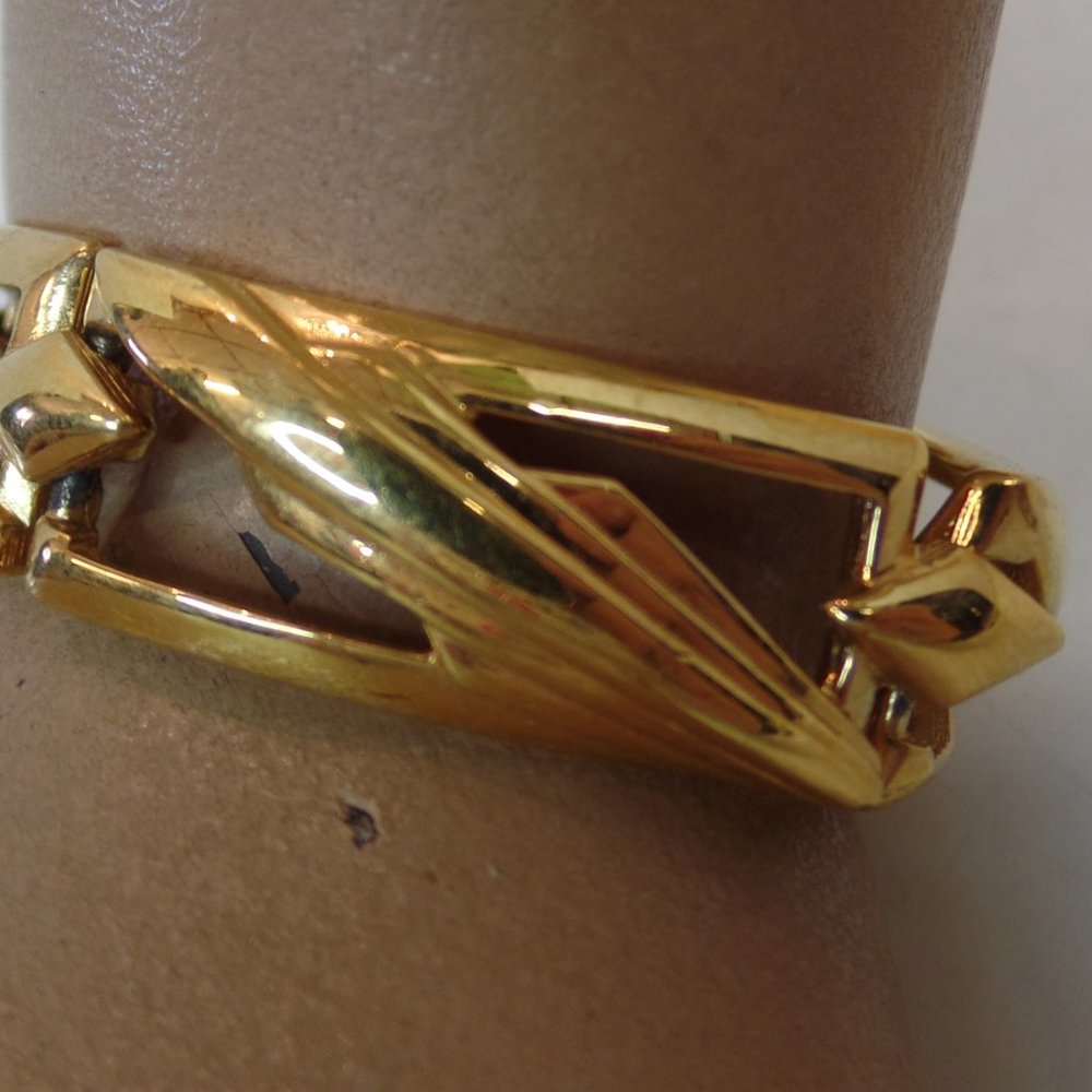 Vintage Monet Bracelet Gold Tone Links Leaf Design Cutouts 7" Fold Over Clasp - Picture 3 of 10